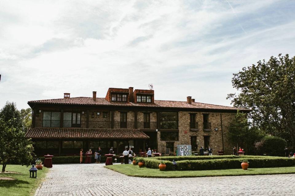 Entrada hotel peña del alba
